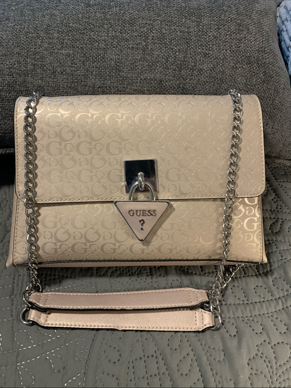 NWOT GUESS Metallic Light Beige Chain Shoulder Bag with Logo Lock